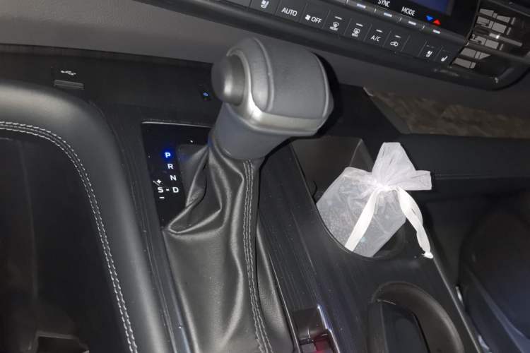 Used Toyota SIENNA 2026 Model 2.5L Dual-Engine Four-Wheel-Drive Prestige Edition Gear Lever
