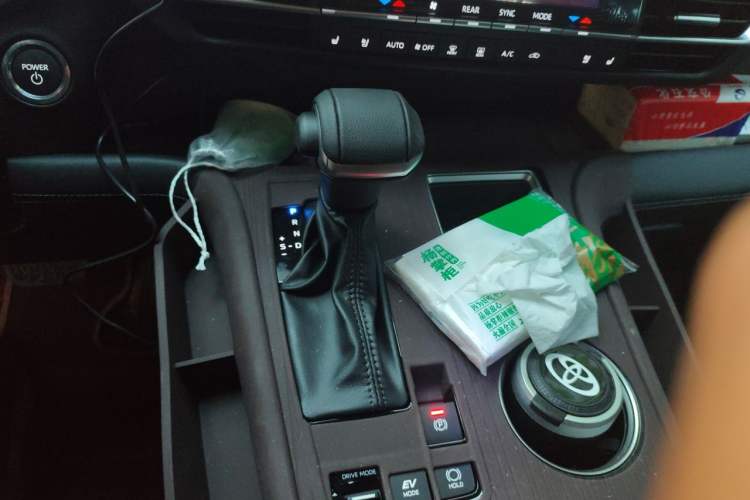 Used Toyota SIENNA 2026 Model 2.5L Dual-Engine Four-Wheel-Drive Prestige Edition Gear Lever