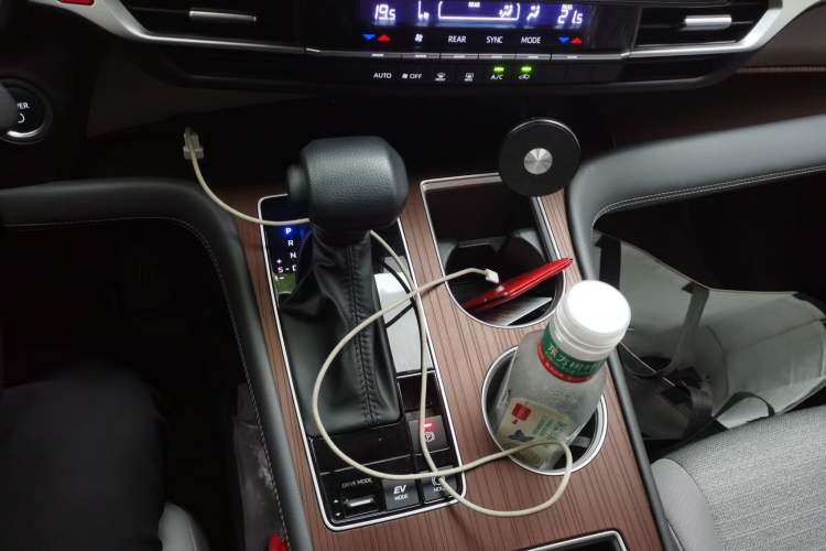 Used Toyota SIENNA 2026 Model 2.5L Dual-Engine Two-Wheel-Drive Comfort Edition Gear Lever
