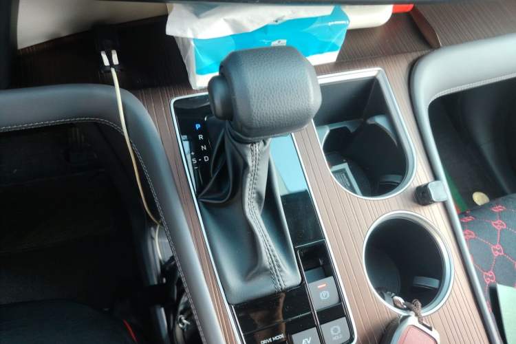 Used Toyota SIENNA 2026 Model 2.5L Dual-Engine Two-Wheel-Drive Comfort Edition Gear Lever