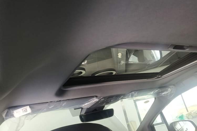Used Toyota SIENNA 2026 Model 2.5L Dual-Engine Two-Wheel-Drive Luxury Edition Headliner