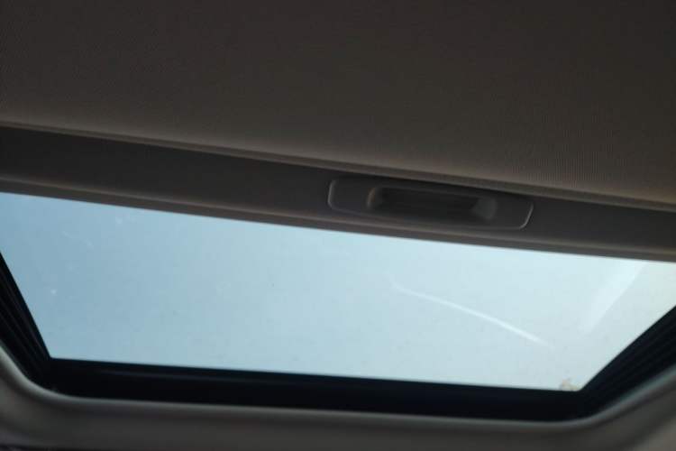 Used Toyota SIENNA 2026 Model 2.5L Dual-Engine Two-Wheel-Drive Comfort Edition Headliner