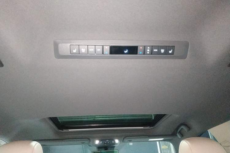Used Toyota SIENNA 2026 Model 2.5L Dual-Engine Four-Wheel-Drive Prestige Edition Headliner