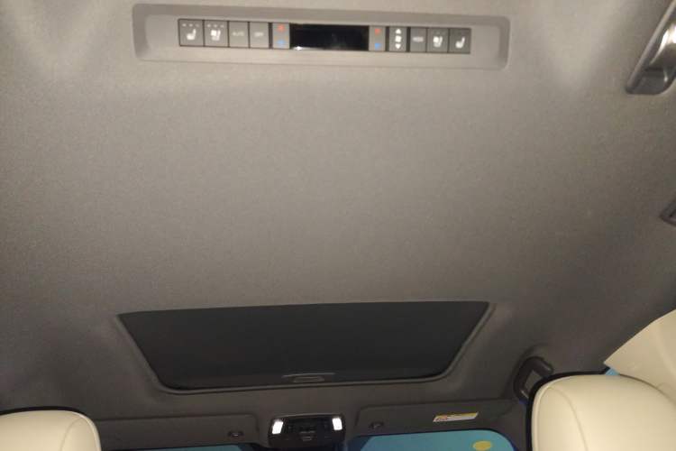 Used Toyota SIENNA 2026 Model 2.5L Dual-Engine Four-Wheel-Drive Premium Edition Headliner