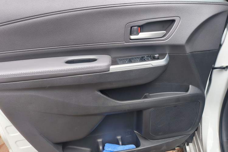 Used Toyota SIENNA 2026 Model 2.5L Dual-Engine Four-Wheel-Drive Prestige Edition Interior 11