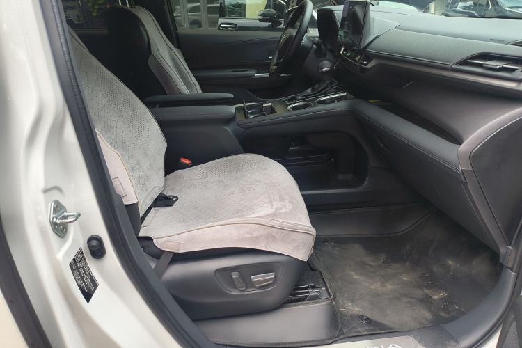 Used Toyota SIENNA 2026 Model 2.5L Dual-Engine Four-Wheel-Drive Prestige Edition Interior 12