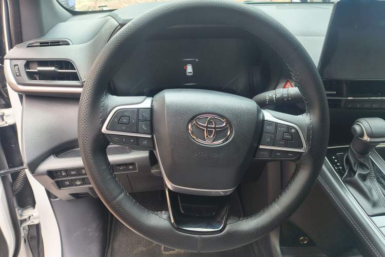 Used Toyota SIENNA 2026 Model 2.5L Dual-Engine Four-Wheel-Drive Prestige Edition Interior 2