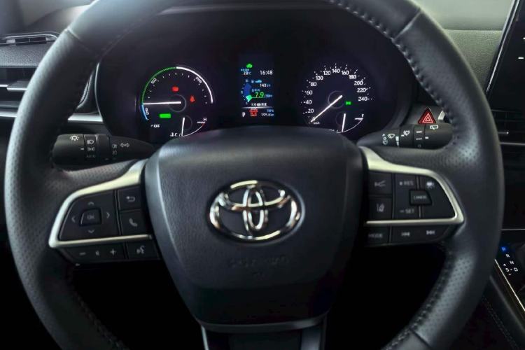 Used Toyota SIENNA 2026 Model 2.5L Dual-Engine Two-Wheel-Drive Luxury Edition Interior 4