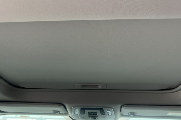 Used Toyota SIENNA 2026 Model 2.5L Dual-Engine Two-Wheel-Drive Comfort Edition Interior 5