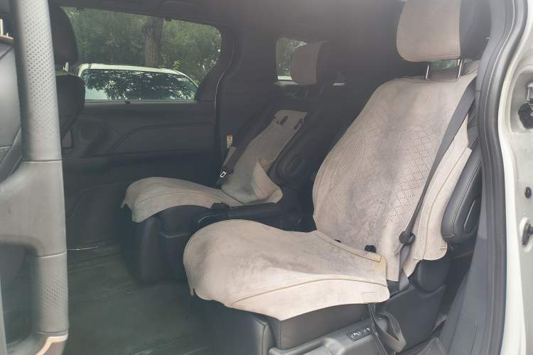 Used Toyota SIENNA 2026 Model 2.5L Dual-Engine Four-Wheel-Drive Prestige Edition Interior 5