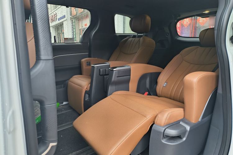 Used Toyota SIENNA 2026 Model 2.5L Dual-Engine Four-Wheel-Drive Premium Edition Interior 6
