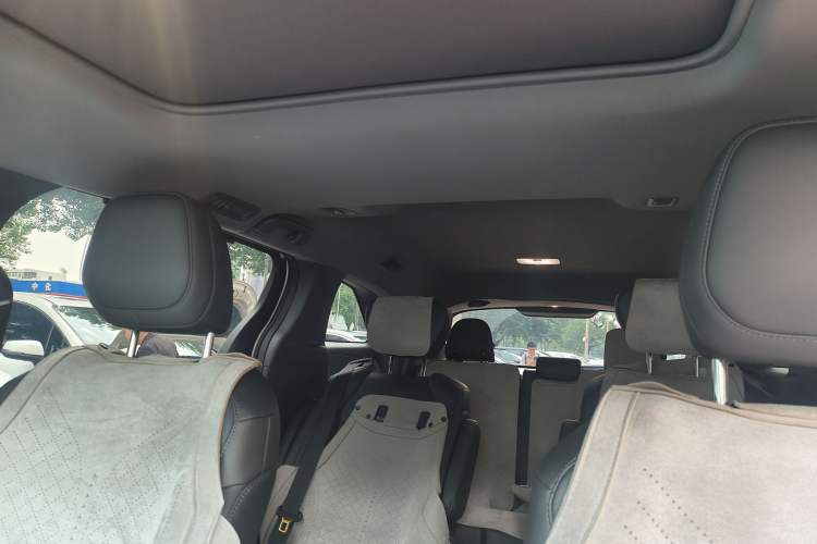 Used Toyota SIENNA 2026 Model 2.5L Dual-Engine Four-Wheel-Drive Prestige Edition Interior 6