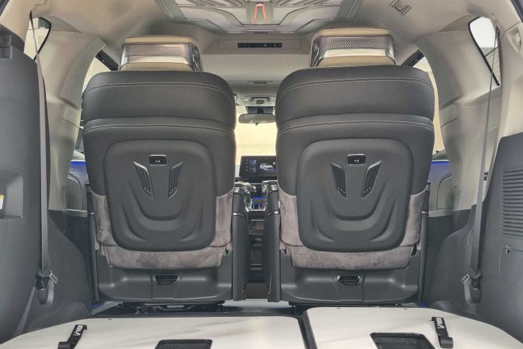 Used Toyota SIENNA 2026 Model 2.5L Dual-Engine Two-Wheel-Drive Comfort Edition Interior 6