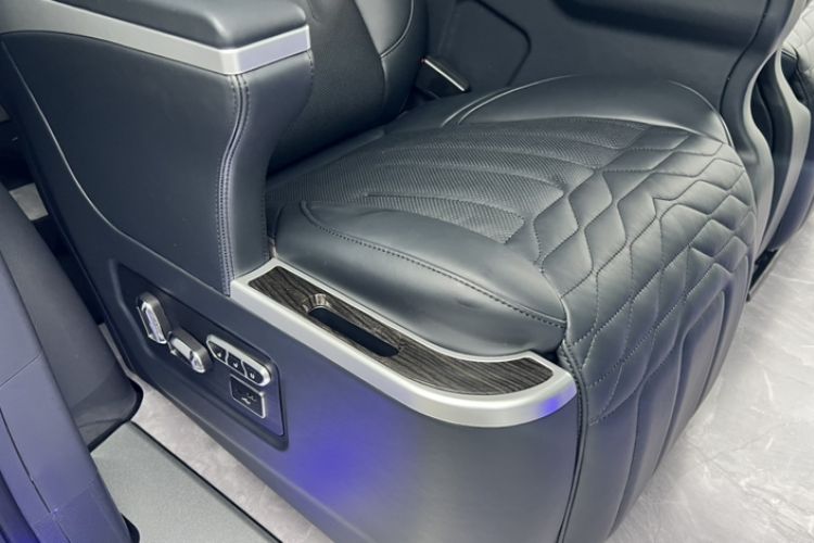 Used Toyota SIENNA 2026 Model 2.5L Dual-Engine Two-Wheel-Drive Comfort Edition Interior 7