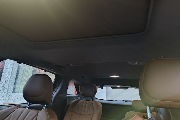 Used Toyota SIENNA 2026 Model 2.5L Dual-Engine Four-Wheel-Drive Premium Edition Interior 7