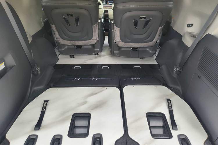 Used Toyota SIENNA 2026 Model 2.5L Dual-Engine Two-Wheel-Drive Comfort Edition Interior 7
