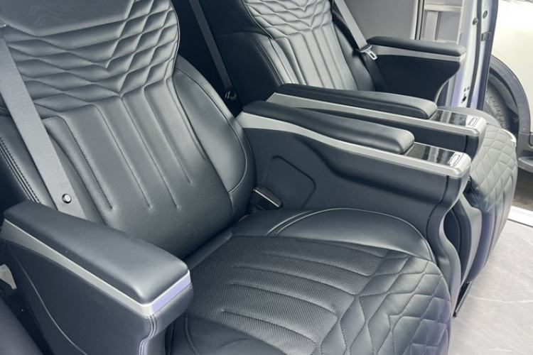 Used Toyota SIENNA 2026 Model 2.5L Dual-Engine Two-Wheel-Drive Comfort Edition Interior 9