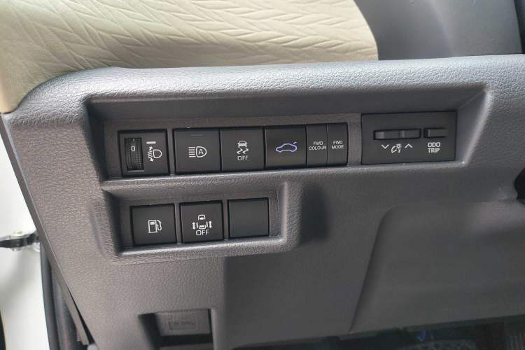 Used Toyota SIENNA 2026 Model 2.5L Dual-Engine Two-Wheel-Drive Comfort Edition Interior 9