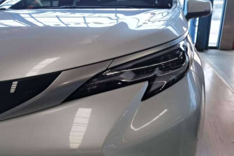 Used Toyota SIENNA 2026 Model 2.5L Dual-Engine Two-Wheel-Drive Premium Prestige Edition Left Front Headlight
