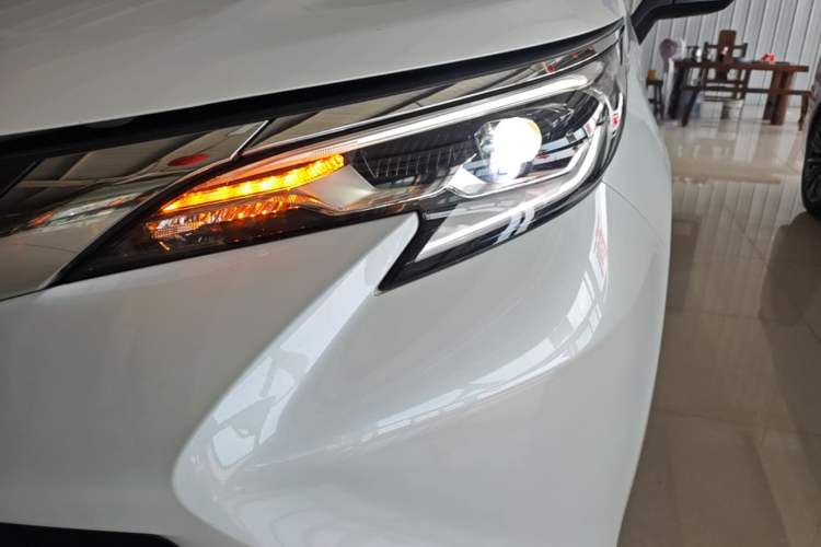 Used Toyota SIENNA 2026 Model 2.5L Dual-Engine Two-Wheel-Drive Comfort Edition Left Front Headlight