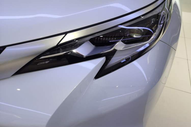 Used Toyota SIENNA 2026 Model 2.5L Dual-Engine Four-Wheel-Drive Prestige Edition Left Front Headlight