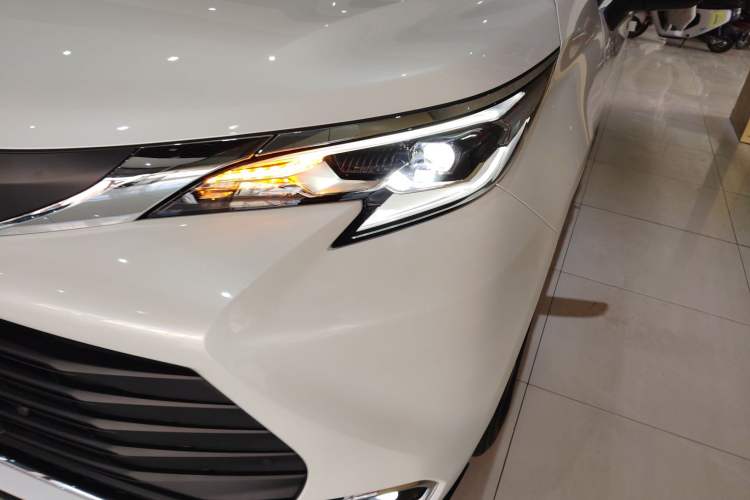 Used Toyota SIENNA 2026 Model 2.5L Dual-Engine Two-Wheel-Drive Comfort Edition Left Front Headlight