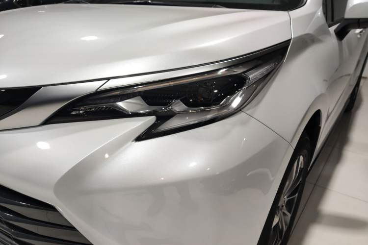 Used Toyota SIENNA 2026 Model 2.5L Dual-Engine Two-Wheel-Drive Luxury Edition Left Front Headlight