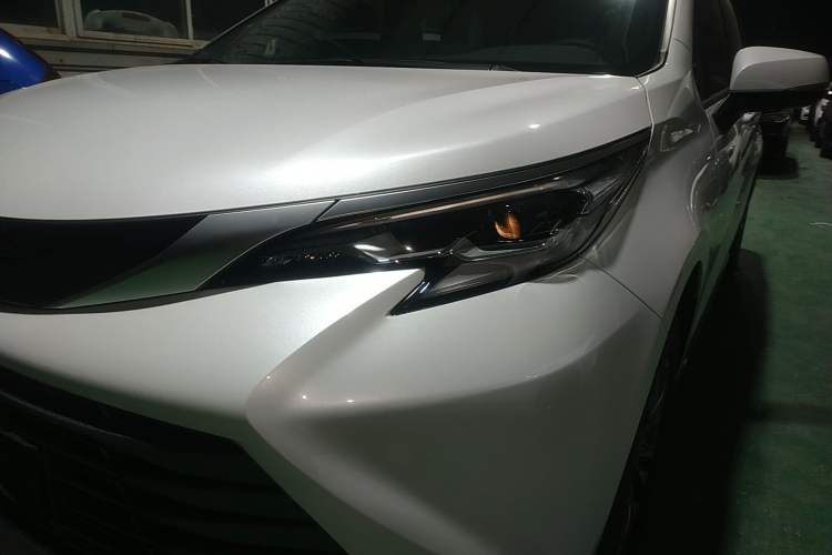 Used Toyota SIENNA 2026 Model 2.5L Dual-Engine Four-Wheel-Drive Prestige Edition Left Front Headlight