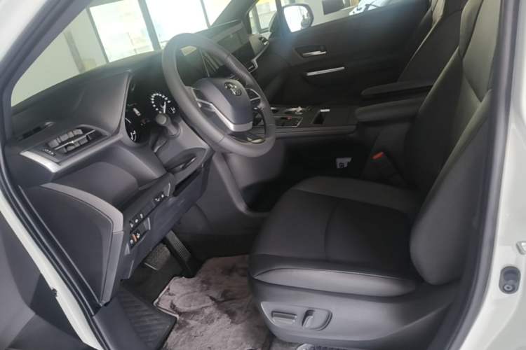 Used Toyota SIENNA 2026 Model 2.5L Dual-Engine Two-Wheel-Drive Luxury Edition Left Front Seat