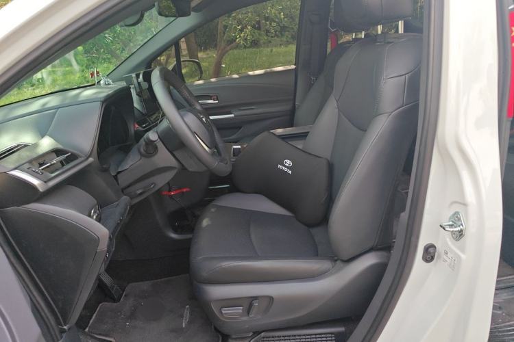 Used Toyota SIENNA 2026 Model 2.5L Dual-Engine Four-Wheel-Drive Luxury Edition Left Front Seat