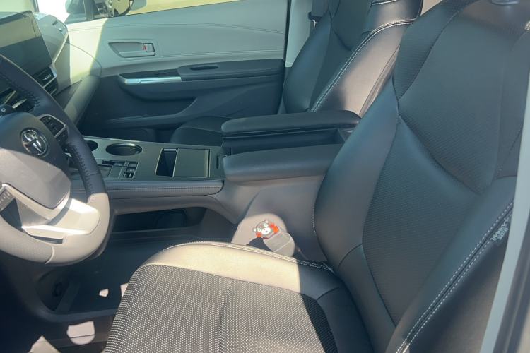 Used Toyota SIENNA 2026 Model 2.5L Dual-Engine Two-Wheel-Drive Comfort Edition Left Front Seat