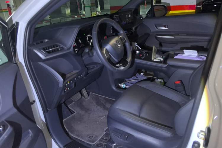 Used Toyota SIENNA 2026 Model 2.5L Dual-Engine Four-Wheel-Drive Prestige Edition Left Front Seat