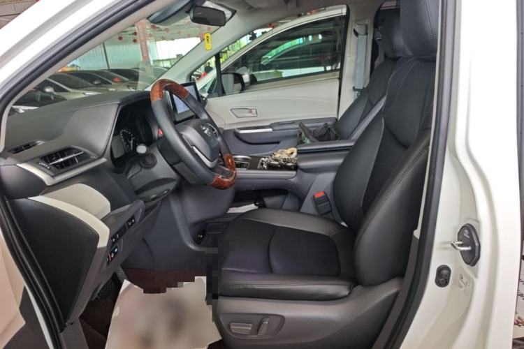 Used Toyota SIENNA 2026 Model 2.5L Dual-Engine Two-Wheel-Drive Comfort Edition Left Front Seat