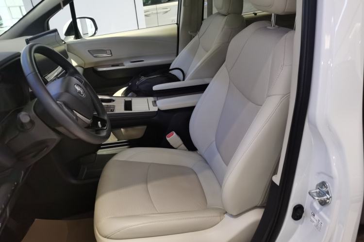 Used Toyota SIENNA 2026 Model 2.5L Dual-Engine Four-Wheel-Drive Prestige Edition Left Front Seat