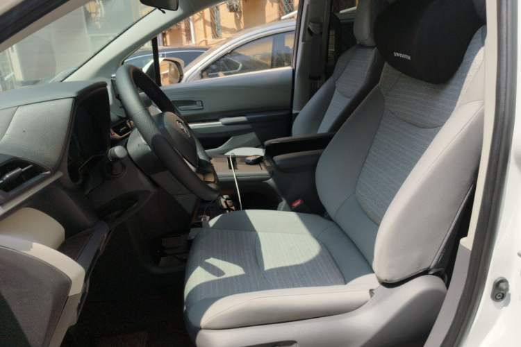 Used Toyota SIENNA 2026 Model 2.5L Dual-Engine Two-Wheel-Drive Comfort Edition Left Front Seat