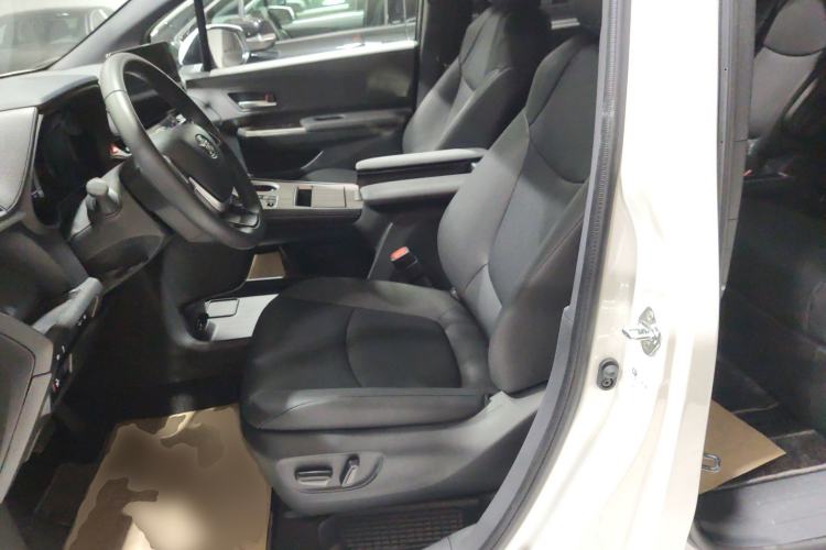 Used Toyota SIENNA 2026 Model 2.5L Dual-Engine Two-Wheel-Drive Luxury Edition Left Front Seat