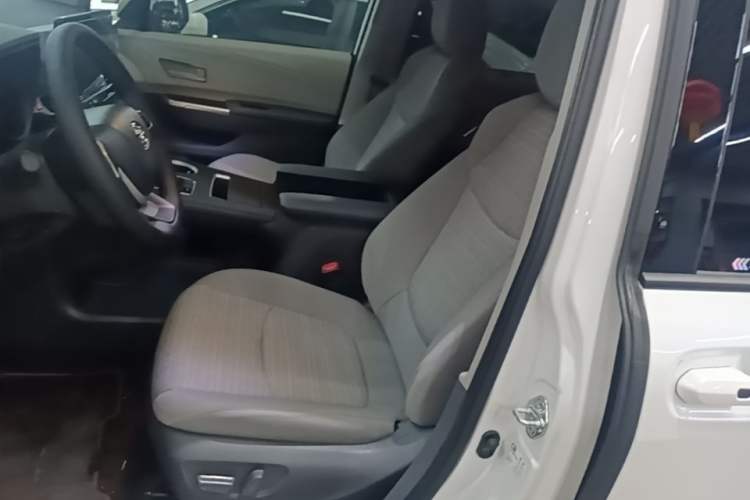 Used Toyota SIENNA 2026 Model 2.5L Dual-Engine Two-Wheel-Drive Comfort Edition Left Front Seat