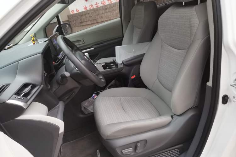 Used Toyota SIENNA 2026 Model 2.5L Dual-Engine Two-Wheel-Drive Comfort Edition Left Front Seat