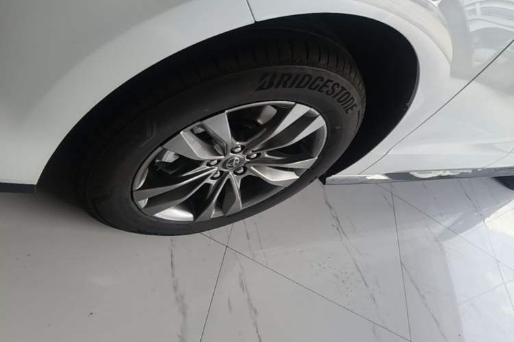 Used Toyota SIENNA 2026 Model 2.5L Dual-Engine Two-Wheel-Drive Luxury Edition Left Front Wheel Hub