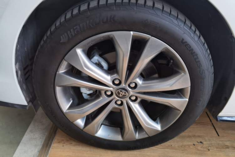 Used Toyota SIENNA 2026 Model 2.5L Dual-Engine Two-Wheel-Drive Premium Prestige Edition Left Front Wheel Hub