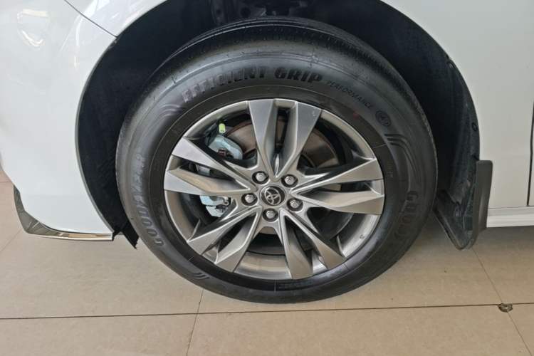 Used Toyota SIENNA 2026 Model 2.5L Dual-Engine Two-Wheel-Drive Comfort Edition Left Front Wheel Hub
