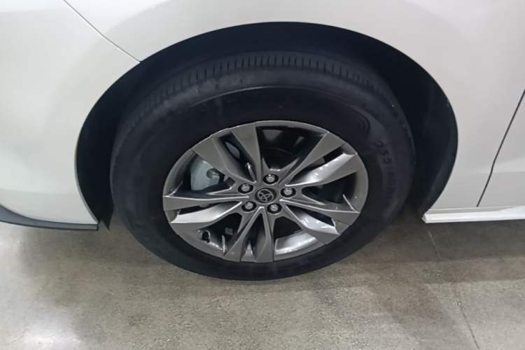 Used Toyota SIENNA 2026 Model 2.5L Dual-Engine Two-Wheel-Drive Comfort Edition Left Front Wheel Hub