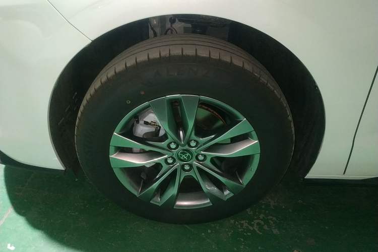 Used Toyota SIENNA 2026 Model 2.5L Dual-Engine Four-Wheel-Drive Prestige Edition Left Front Wheel Hub