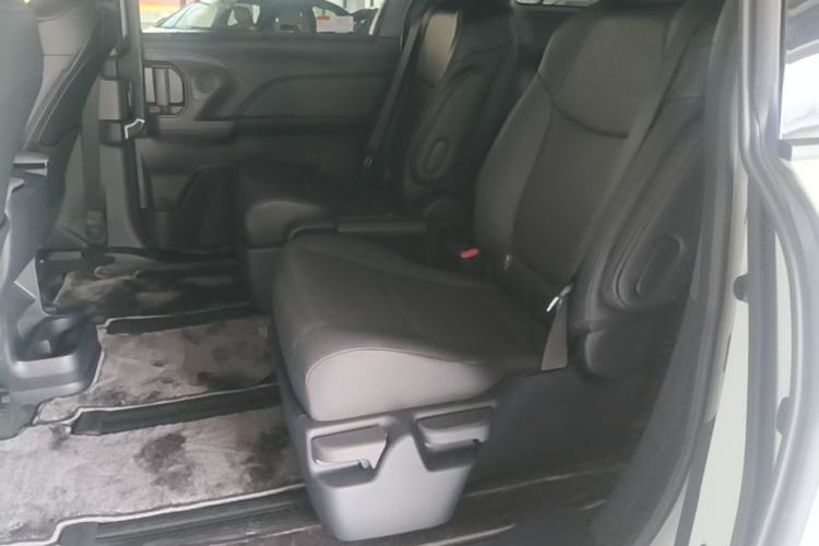 Used Toyota SIENNA 2026 Model 2.5L Dual-Engine Two-Wheel-Drive Luxury Edition Left Rear Seat