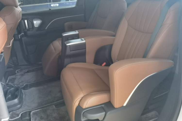 Used Toyota SIENNA 2026 Model 2.5L Dual-Engine Two-Wheel-Drive Premium Prestige Edition Left Rear Seat