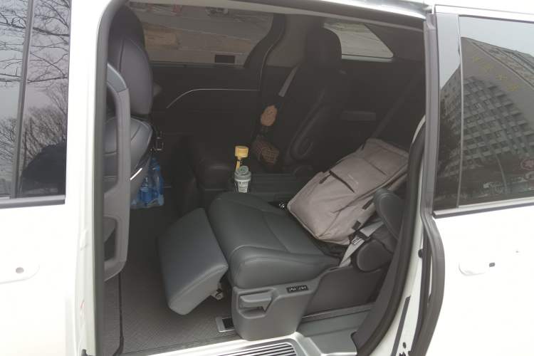 Used Toyota SIENNA 2026 Model 2.5L Dual-Engine Two-Wheel-Drive Comfort Edition Left Rear Seat