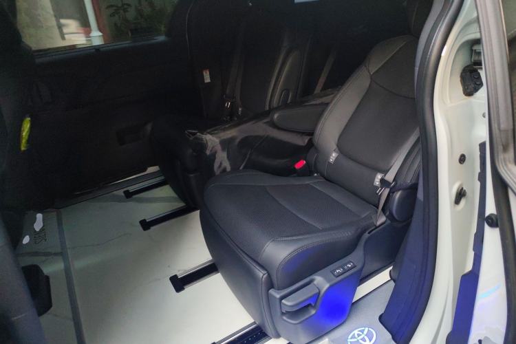 Used Toyota SIENNA 2026 Model 2.5L Dual-Engine Four-Wheel-Drive Prestige Edition Left Rear Seat