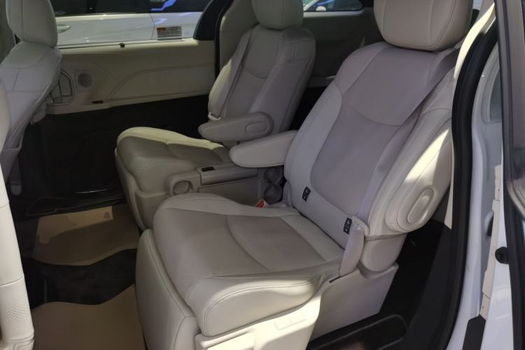 Used Toyota SIENNA 2026 Model 2.5L Dual-Engine Four-Wheel-Drive Prestige Edition Left Rear Seat