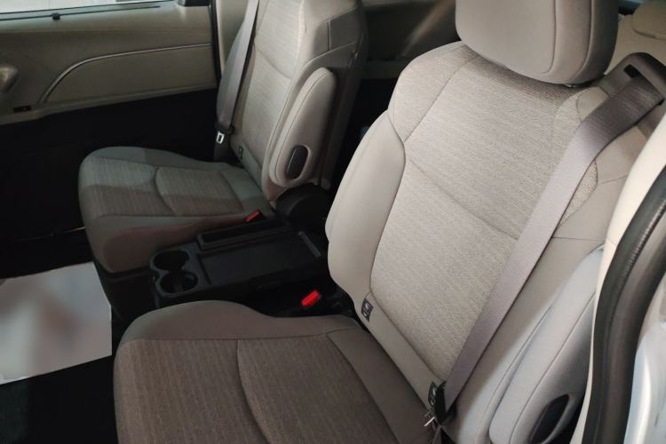 Used Toyota SIENNA 2026 Model 2.5L Dual-Engine Two-Wheel-Drive Comfort Edition Left Rear Seat