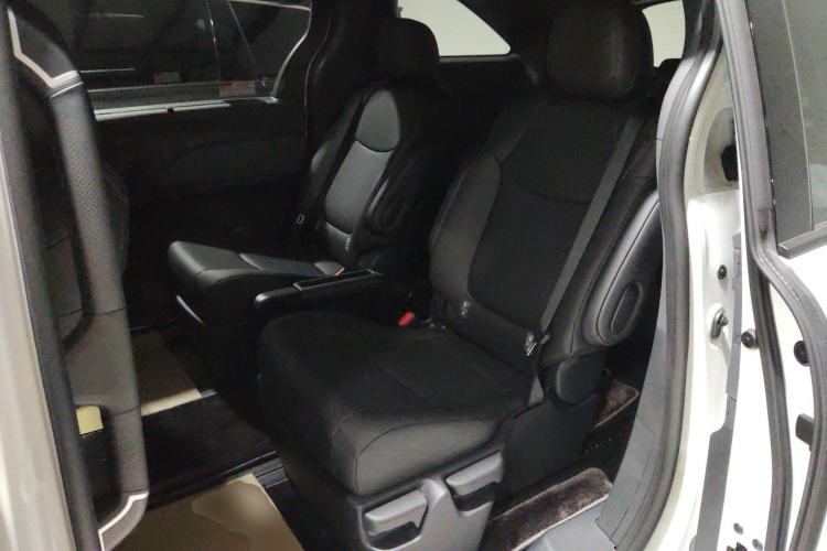 Used Toyota SIENNA 2026 Model 2.5L Dual-Engine Two-Wheel-Drive Luxury Edition Left Rear Seat